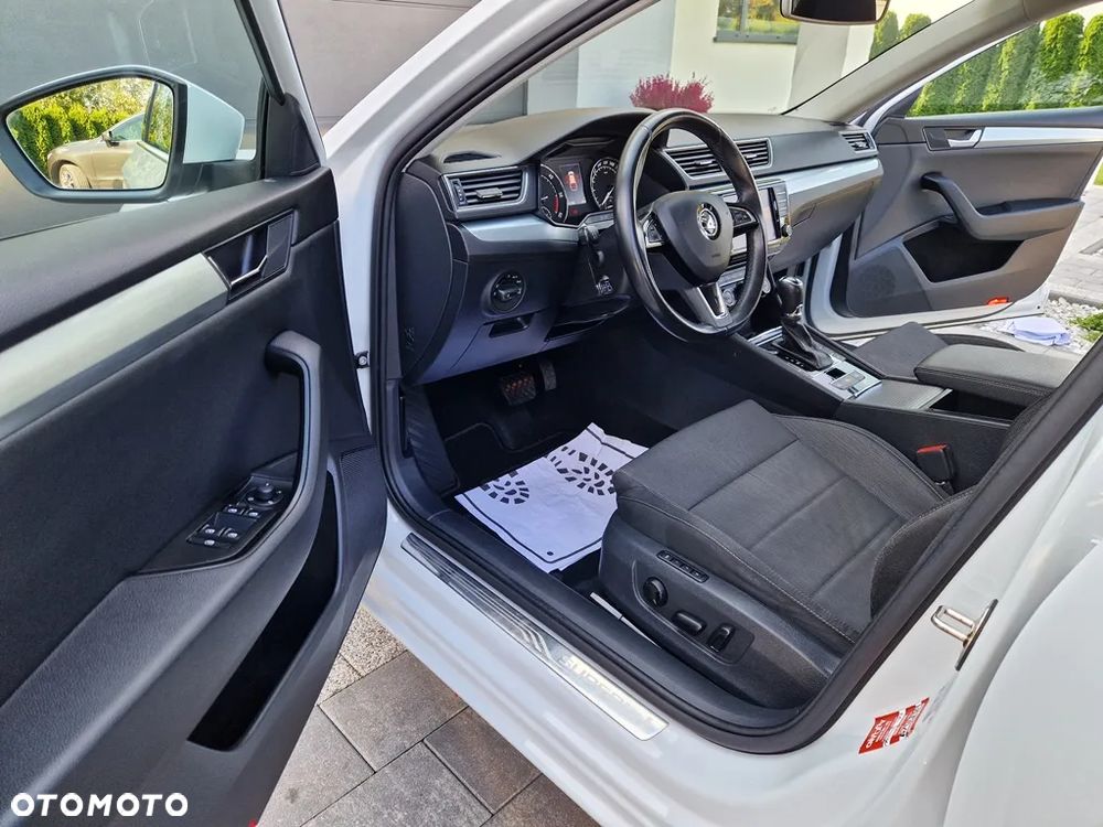Skoda Superb Combi 2.0 TDI DSG SportLine - 15