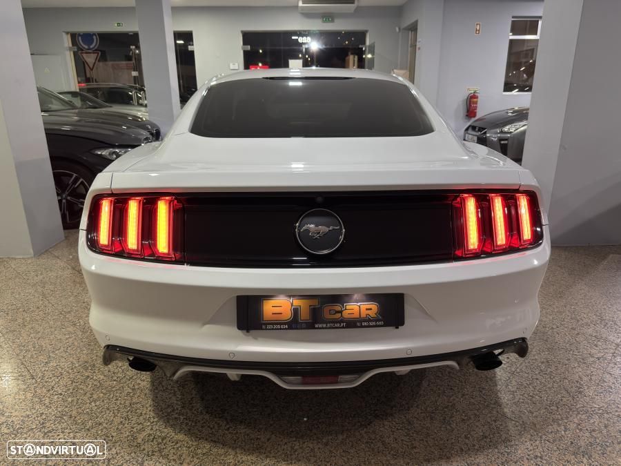 Ford Mustang 2.3i EcoBoost - 26