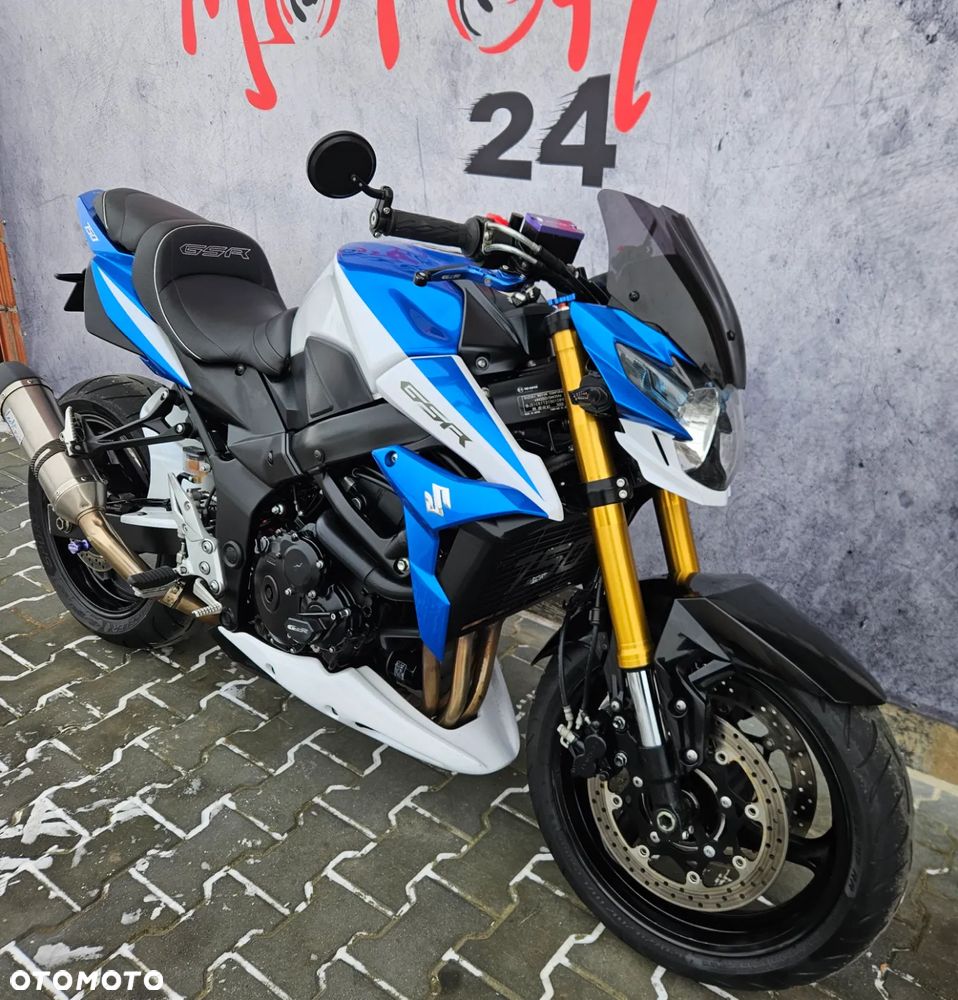 Suzuki GSR - 2