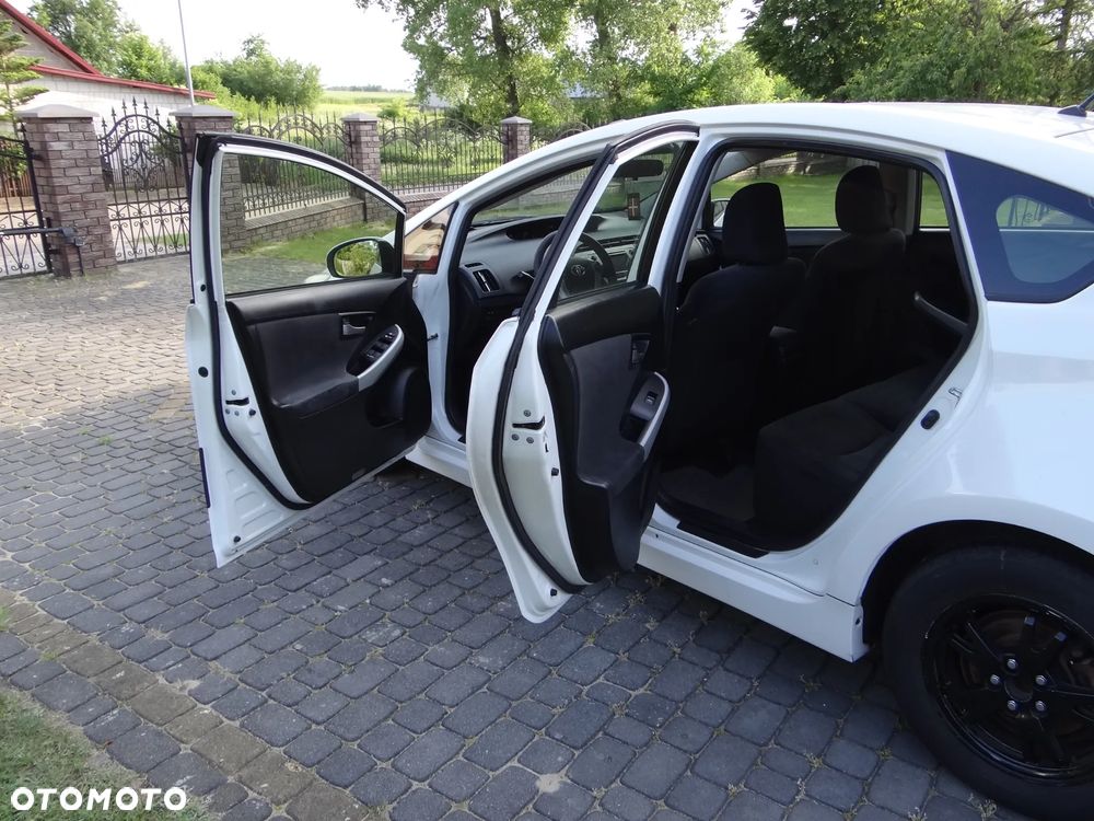 Toyota Prius ver-1-8-hsd-prestige - 10