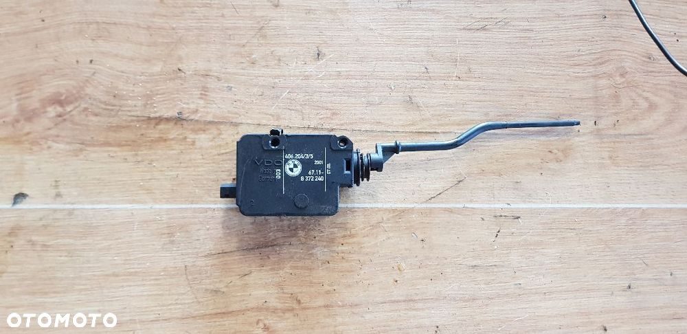 BMW E46 SIŁOWNIK KLAPKI PALIWA 8372240
