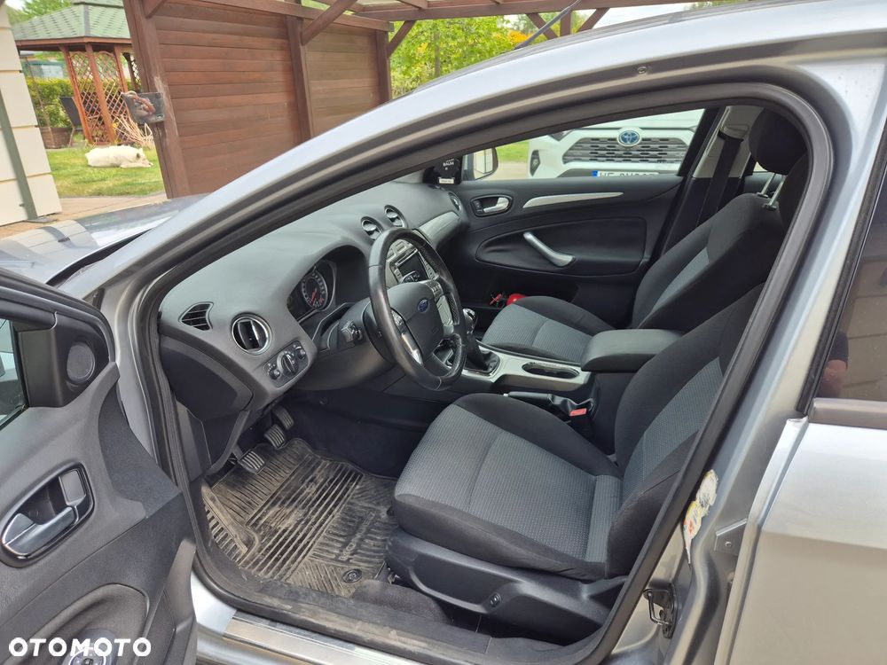 Ford Mondeo 2.0 Trend - 16