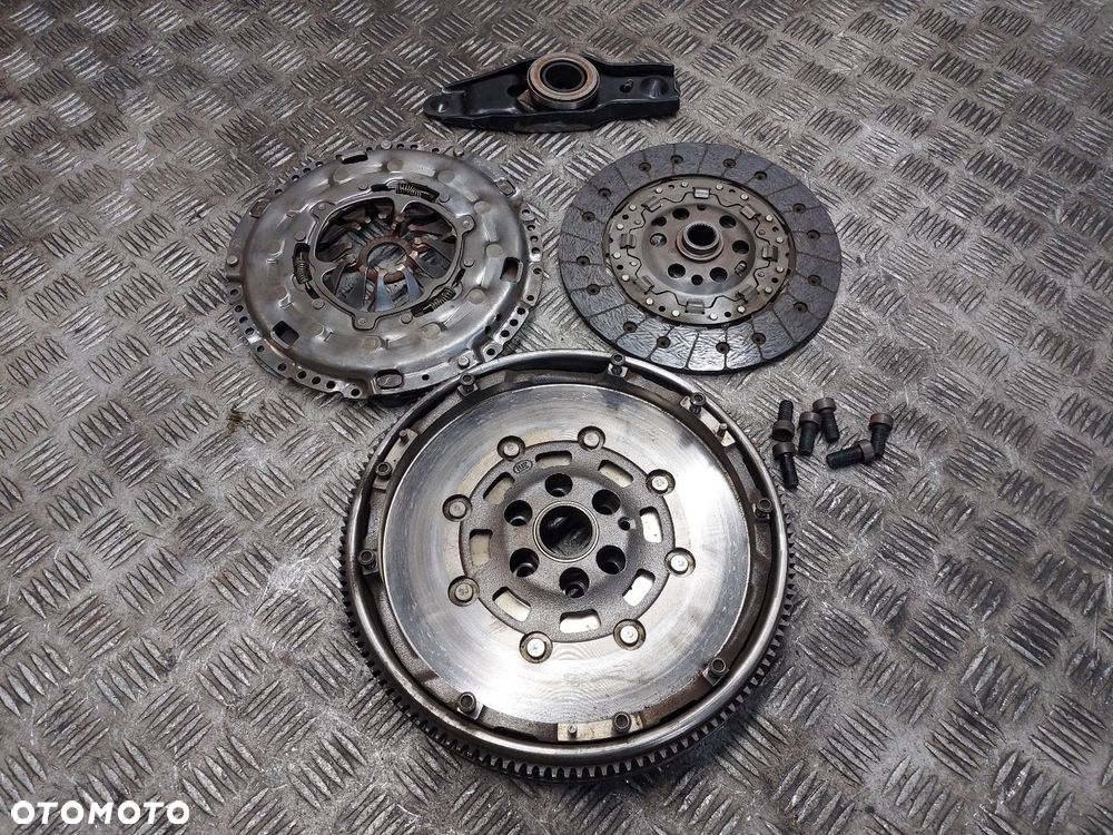 KOŁO DWUMASOWE + TARCZA + DOCISK + ŁOŻYSKO OPOROWE SEAT LEON II 1.9 TDI - 1