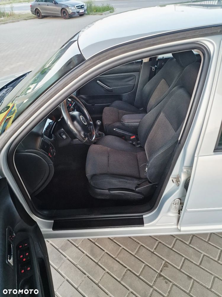Volkswagen Golf 1.6 Highline - 12