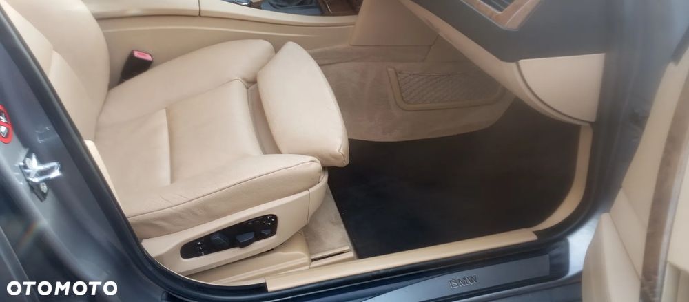 BMW Seria 5 525xi - 22