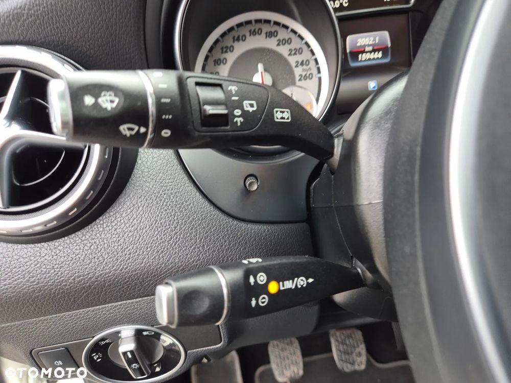 Mercedes-Benz GLA 200 Urban - 36