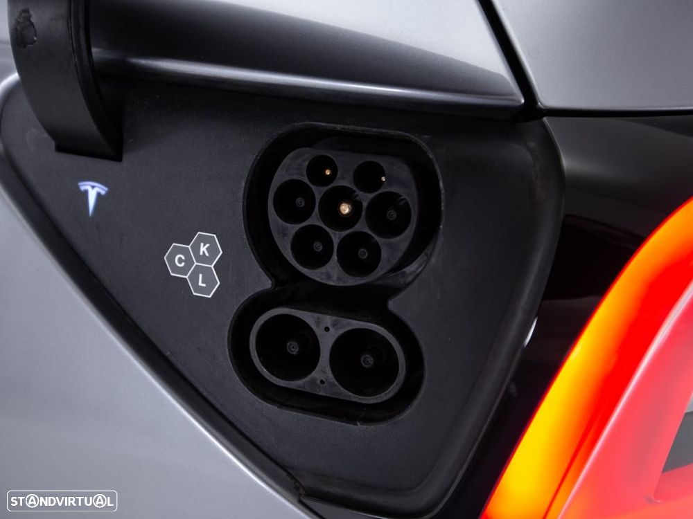 Tesla Model Y Performance Tração Integral - 17