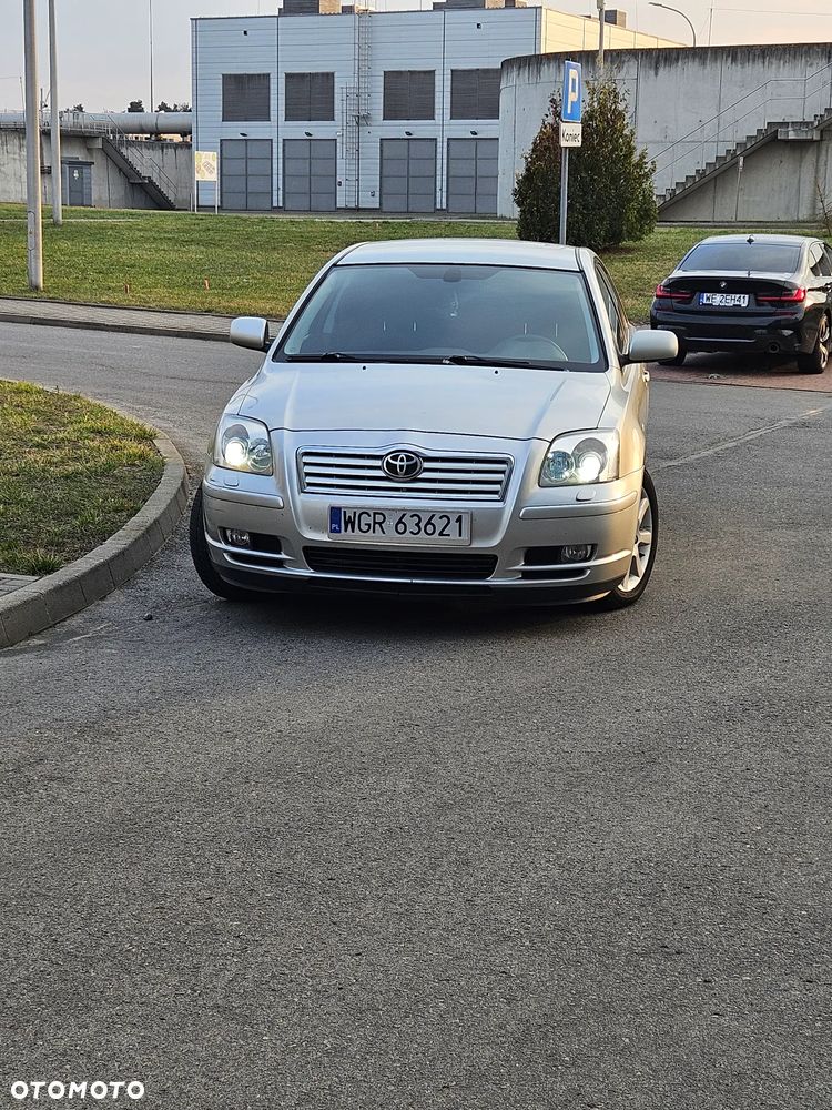 Toyota Avensis - 2