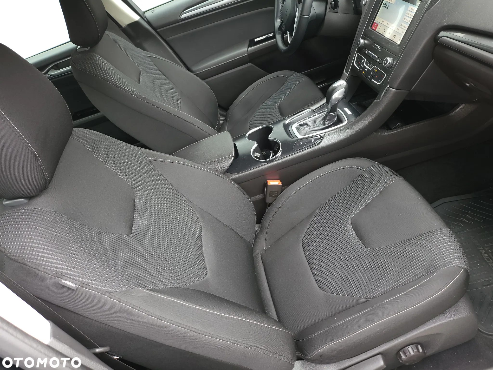 Ford Mondeo 2.0 Hybrid Titanium - 23