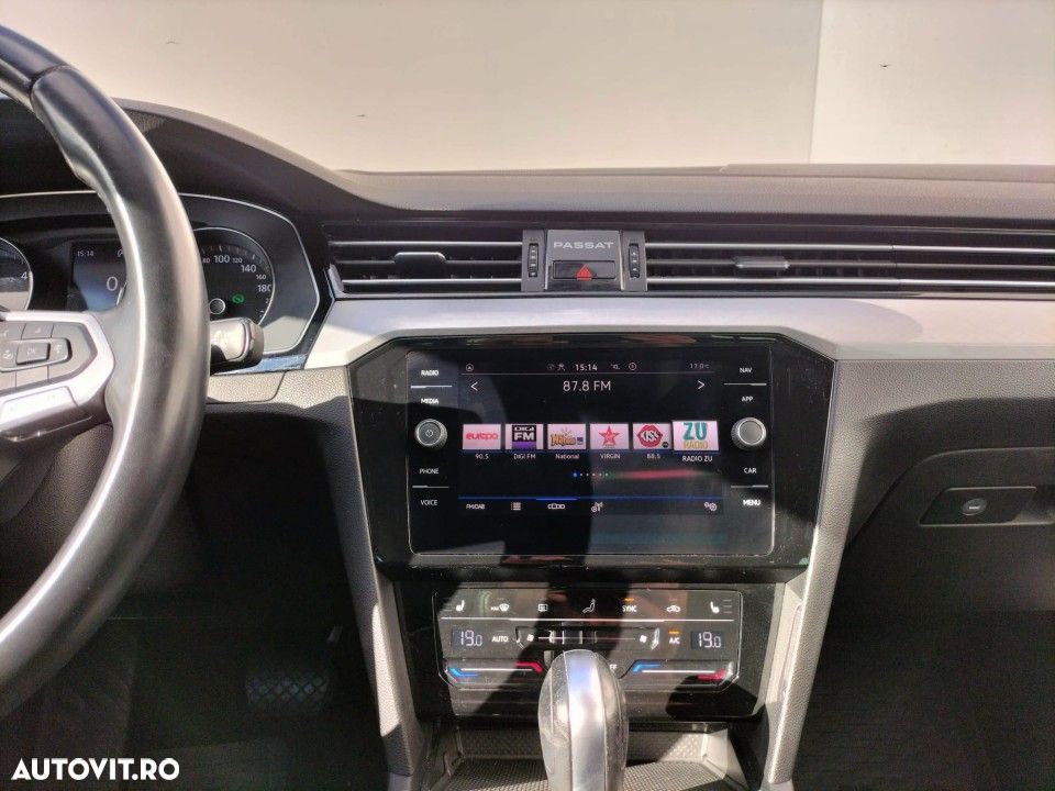 Volkswagen Passat - 13