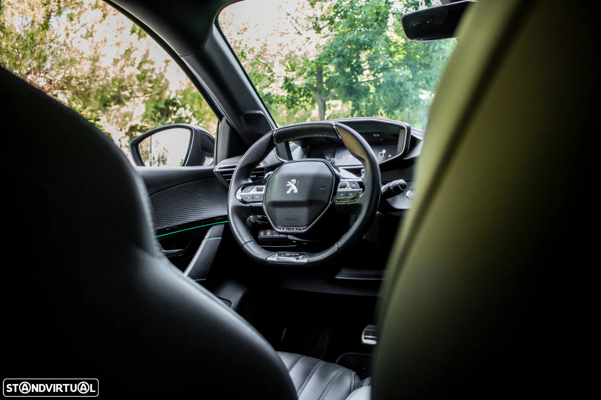 Peugeot 208 1.2 PureTech GT EAT8 - 33
