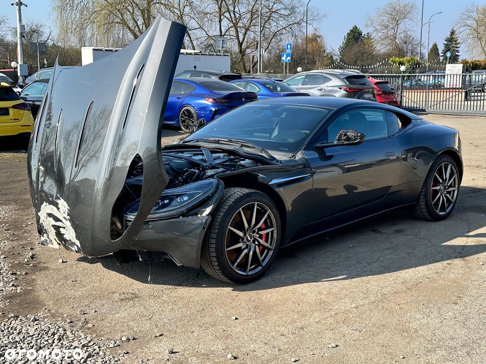 Aston Martin DB11 - 5