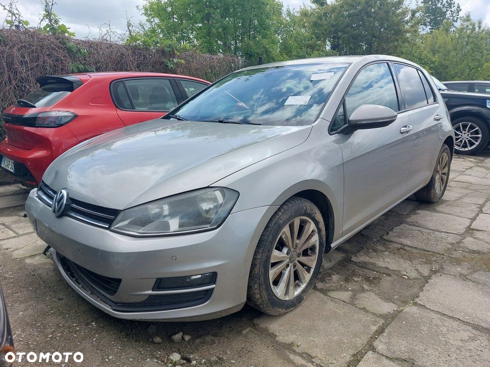 Volkswagen Golf - 1