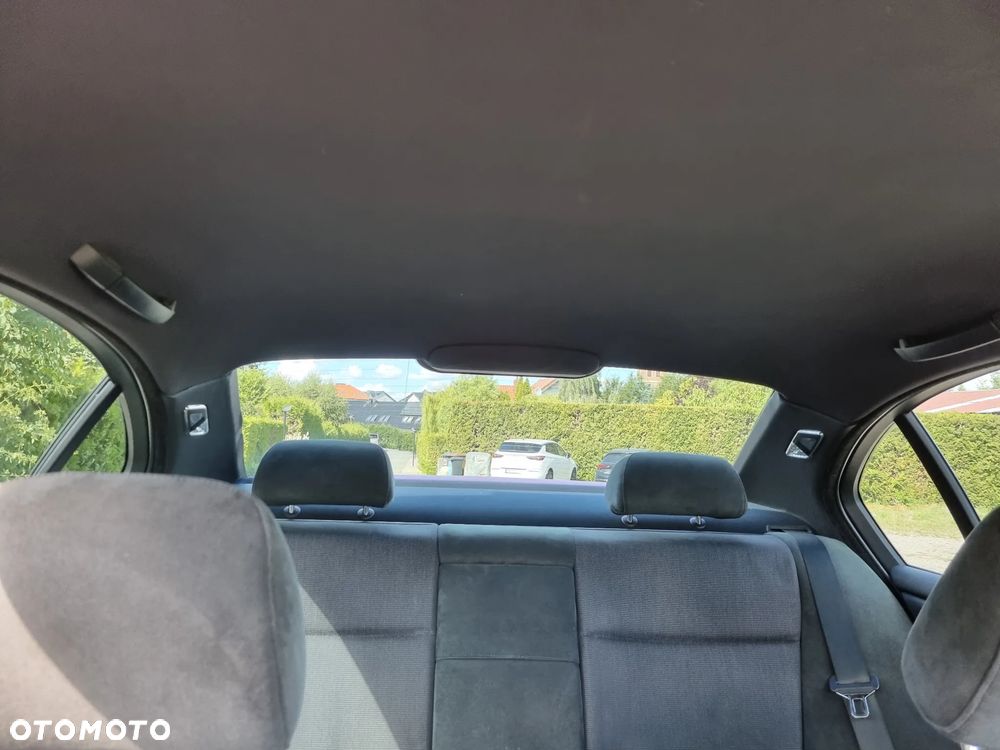 BMW Seria 3 330i - 16