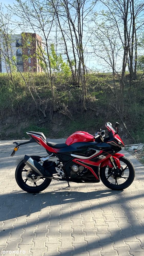 QJMOTOR SRK 125R - 9