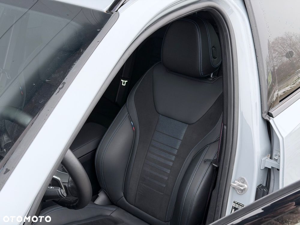 BMW Seria 3 330e PHEV M Sport - 25
