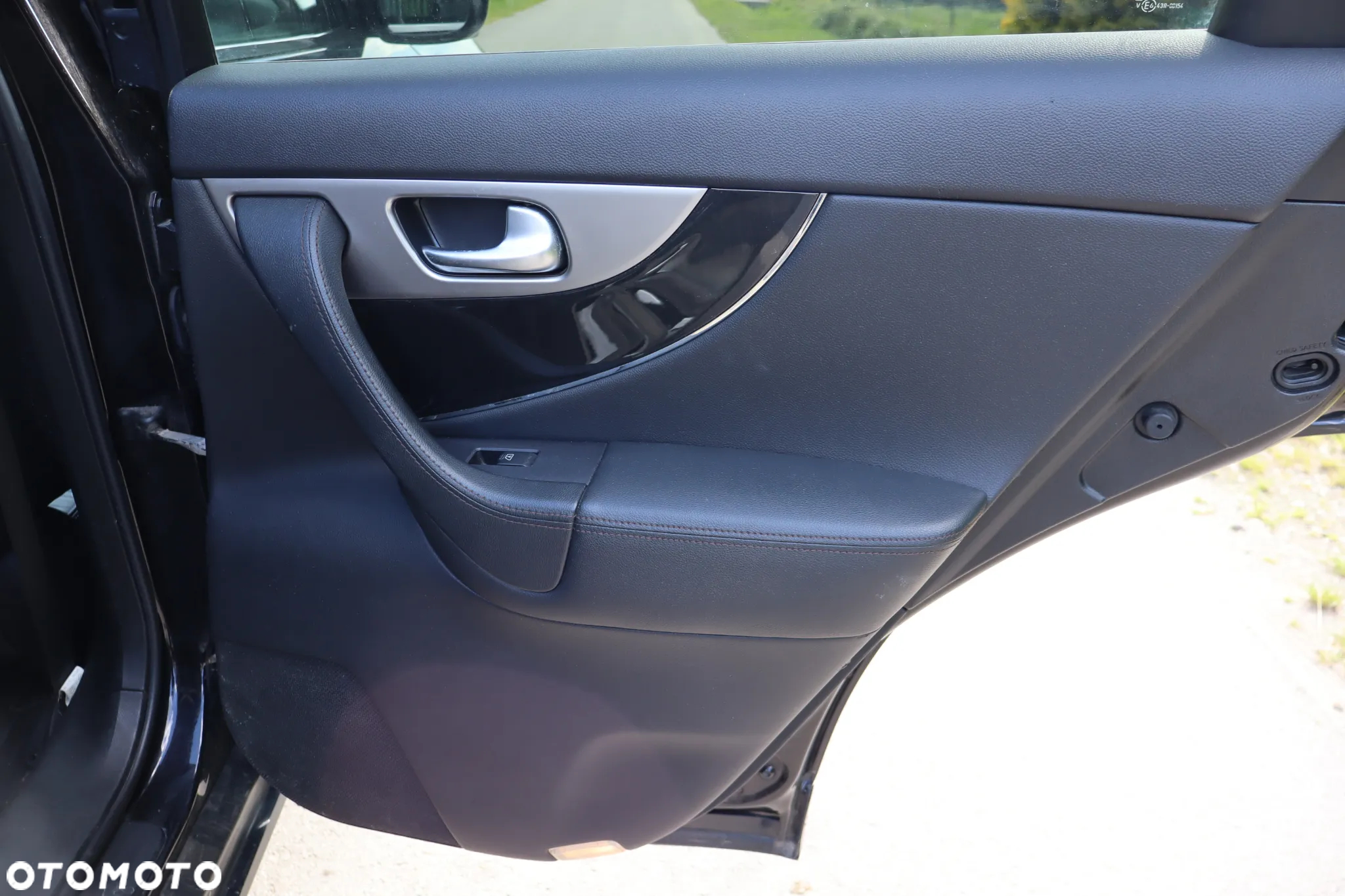 FOTEL FOTELE KANAPA TAPICERKI DRZWI ZAGŁÓWEK TV AUDIOMEDIA SKÓRA INFINITY FX II LIFT QX70S 2012 - 28