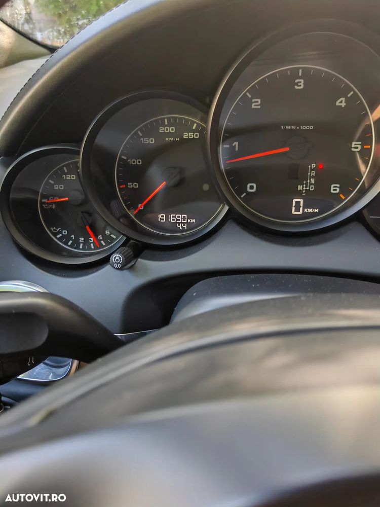 Porsche Cayenne 3.0 L V6 - 6