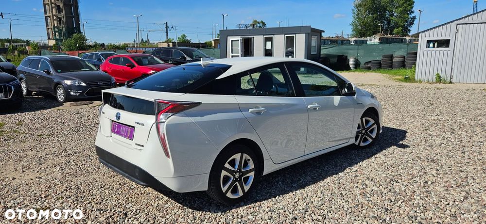 Toyota Prius Hybrid Executive - 2