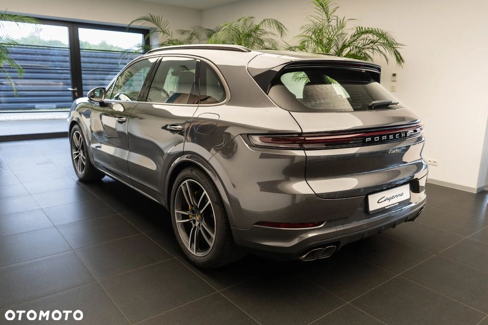 Porsche Cayenne Turbo E-Hybrid PHEV - 3