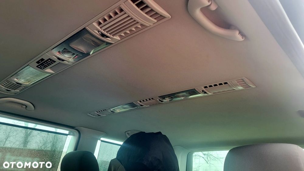 Volkswagen Caravelle - 13