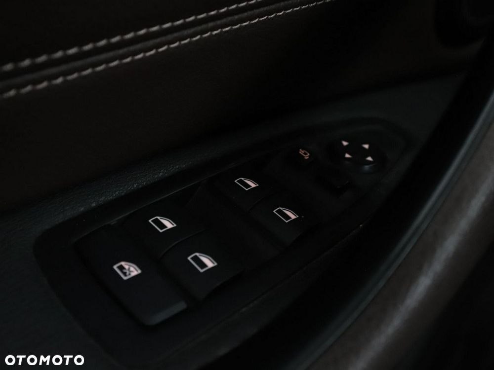 BMW X1 sDrive16d xLine - 34
