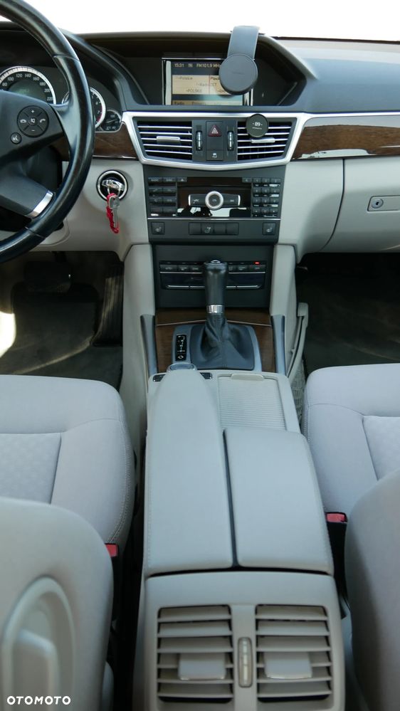Mercedes-Benz Klasa E 250 CGI BlueEFFICIENCY Elegance - 17
