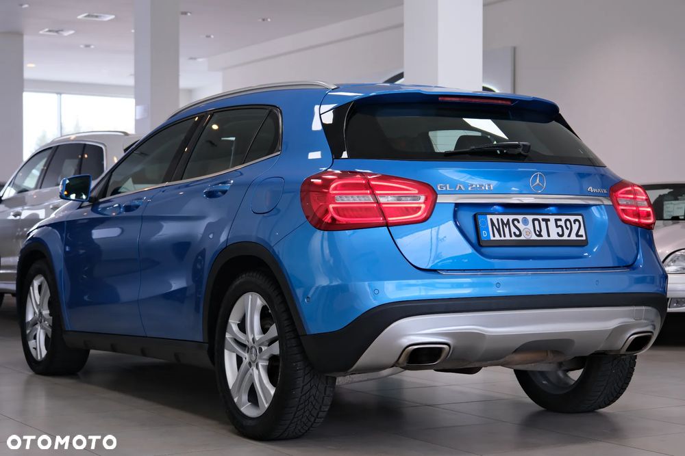 Mercedes-Benz GLA 250 4Matic 7G-DCT UrbanStyle Edition - 7