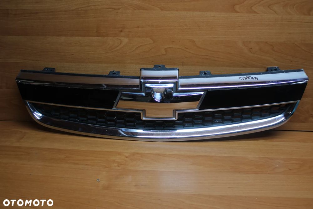 GRILL ATRAPA ZDERZAKA CHEVROLET CAPTIVA 19U PRZED LIFTEM