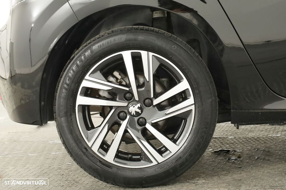 Peugeot 208 1.2 PureTech Allure EAT8 - 5
