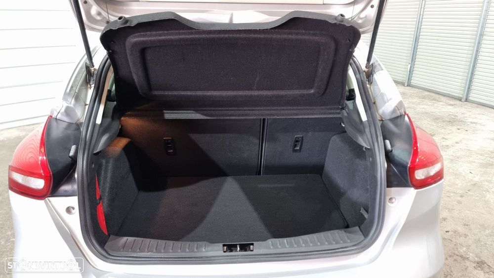 Ford Focus 1.5 TDCi Trend+ - 6
