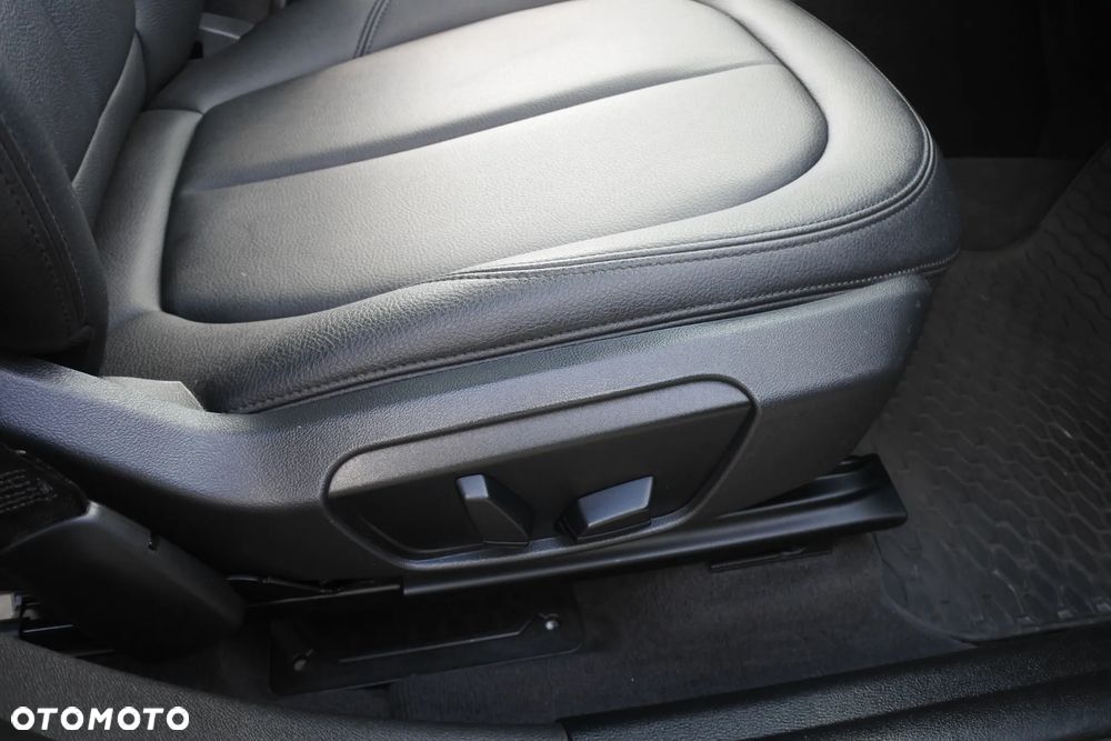 BMW X1 xDrive28i Sport Line - 7