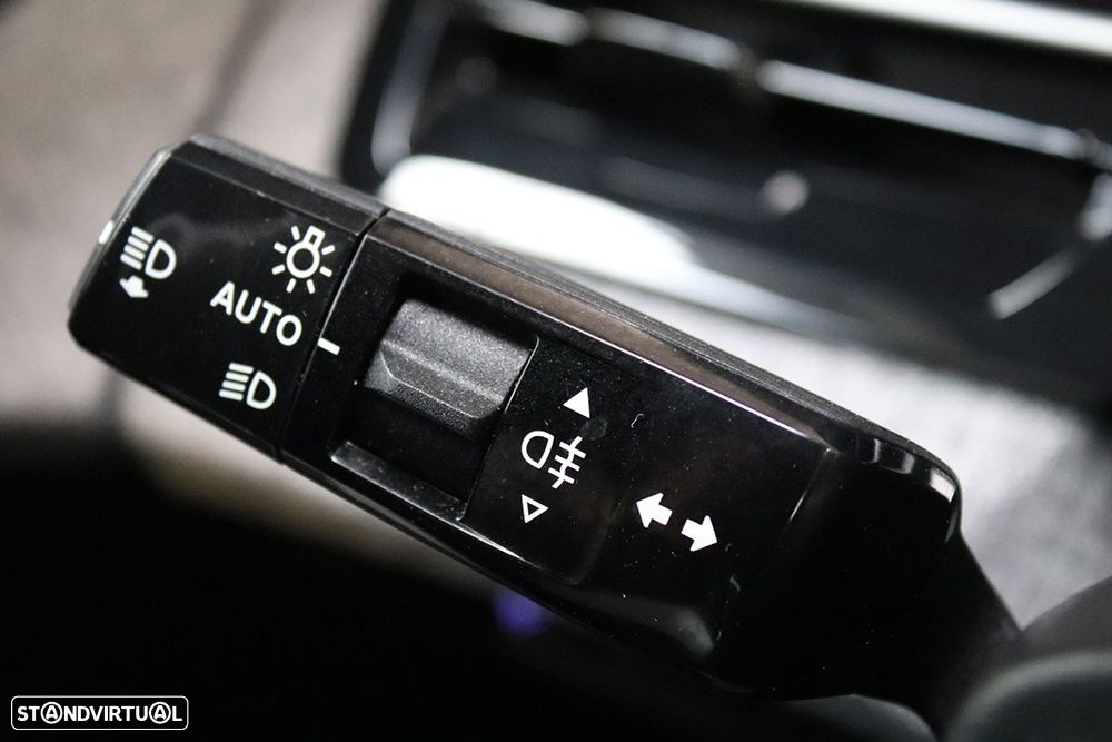 Peugeot 3008 1.2 Hybrid Allure e-DCS6 - 18