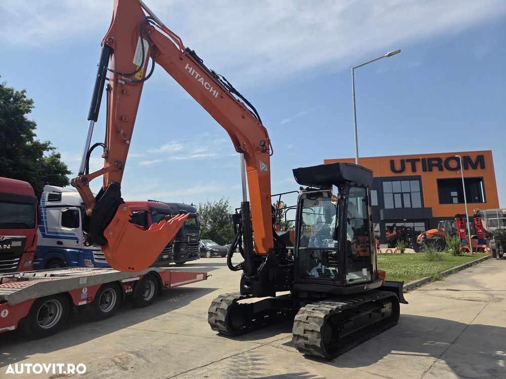 Hitachi ZX85, 8,65 tone, Ad sapare 5m, 2022, 2.427 ore, CUPLA RAPIDA HIDRAULICA+3 CUPE NOI, inst picon pe brate, latime 2,2m, senile cauciuc 90% ok, aer conditionat, computer, reviziile efectuate, ridica aprx 4 tone, leasing 4 ani, CA NOU-PROMOTIE 62.900 EUR - 8