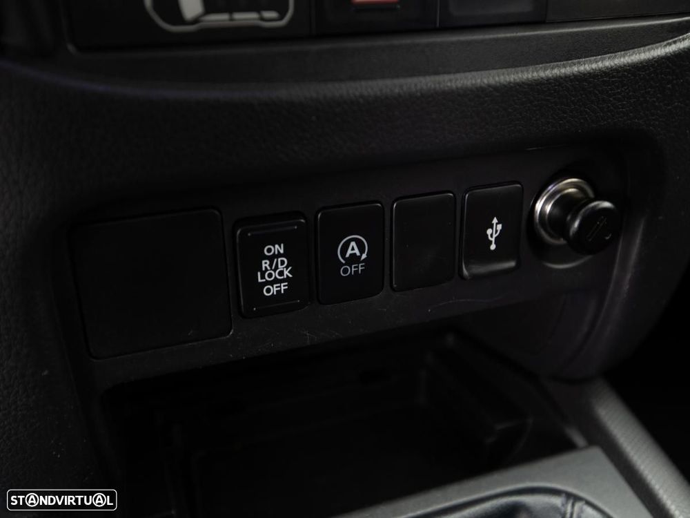 Mitsubishi L200 2.4 DI-D Club Invite 4WD c/IVA - 18