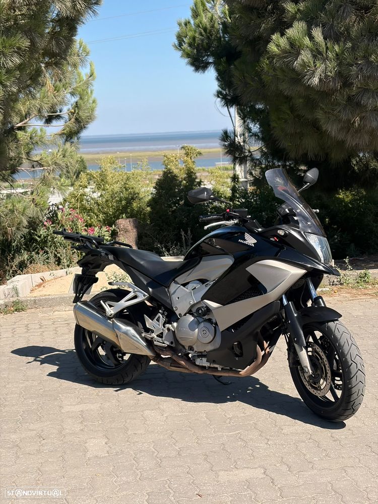 Honda VFR Crossrunner - 3