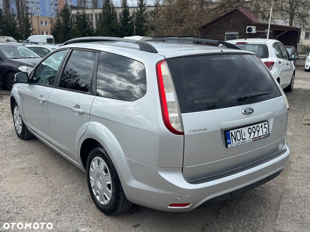 Ford Focus 1.6 Ambiente - 4