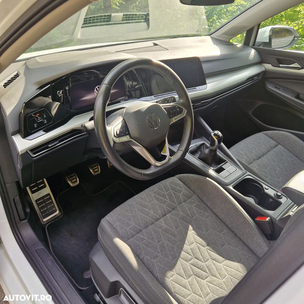 Volkswagen Golf - 8