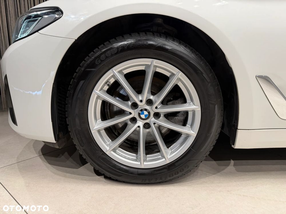 BMW Seria 5 520d xDrive - 4