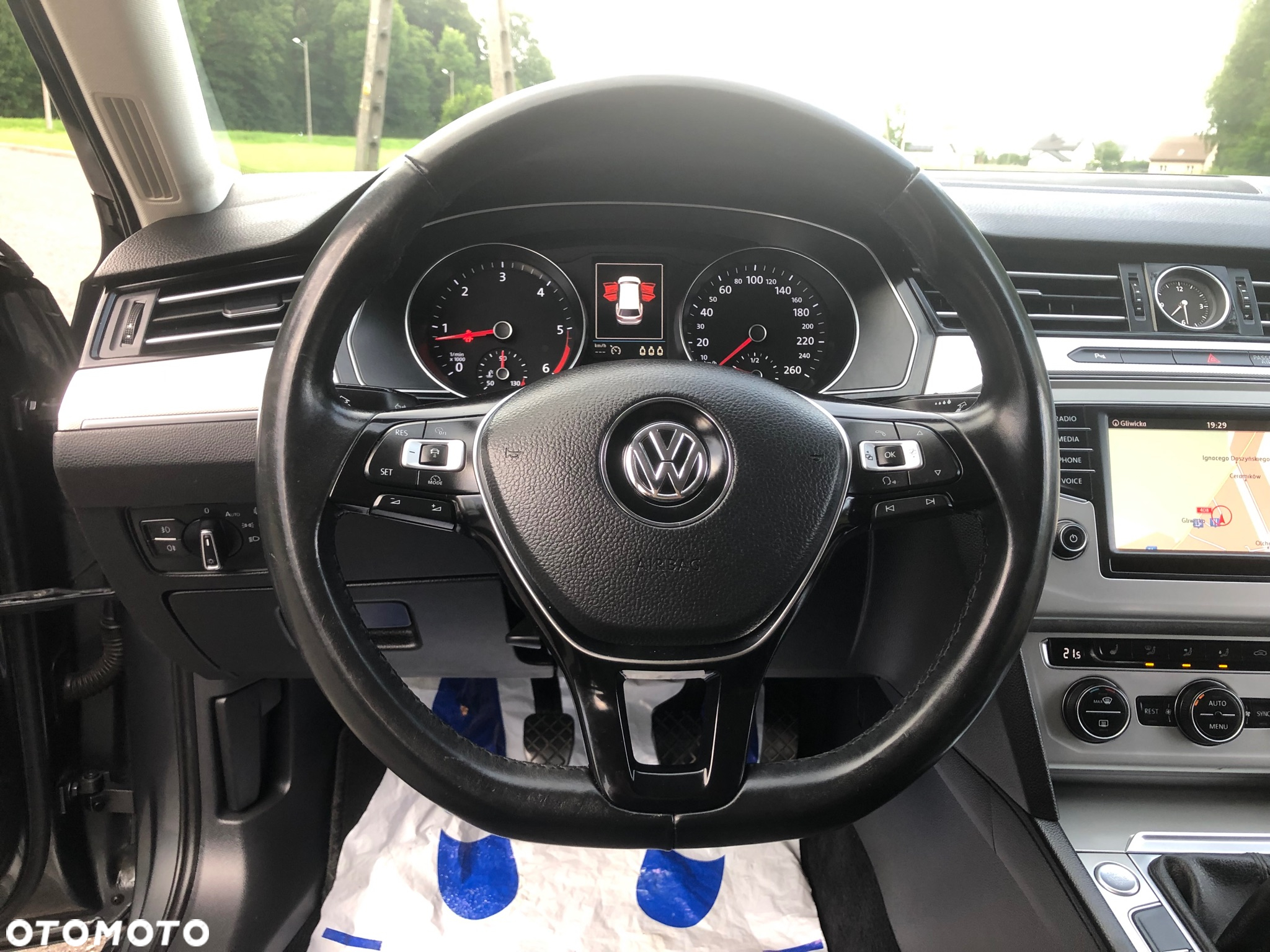 Volkswagen Passat Variant 1.6 TDI (BlueMotion Technology) Comfortline - 17