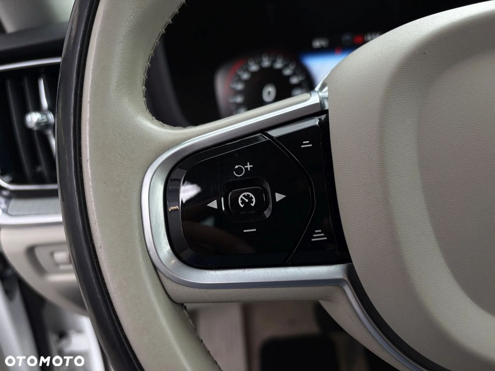 Volvo V60 D4 Inscription - 24
