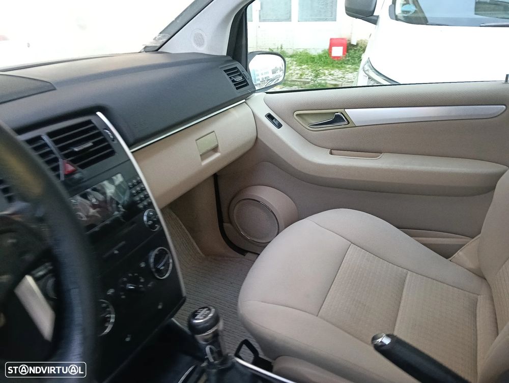 Mercedes-Benz B 200 CDI - 15