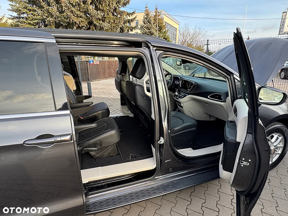 Chrysler Pacifica - 14