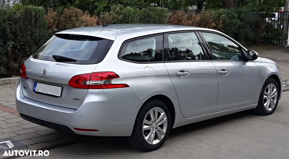 Peugeot 308 - 8
