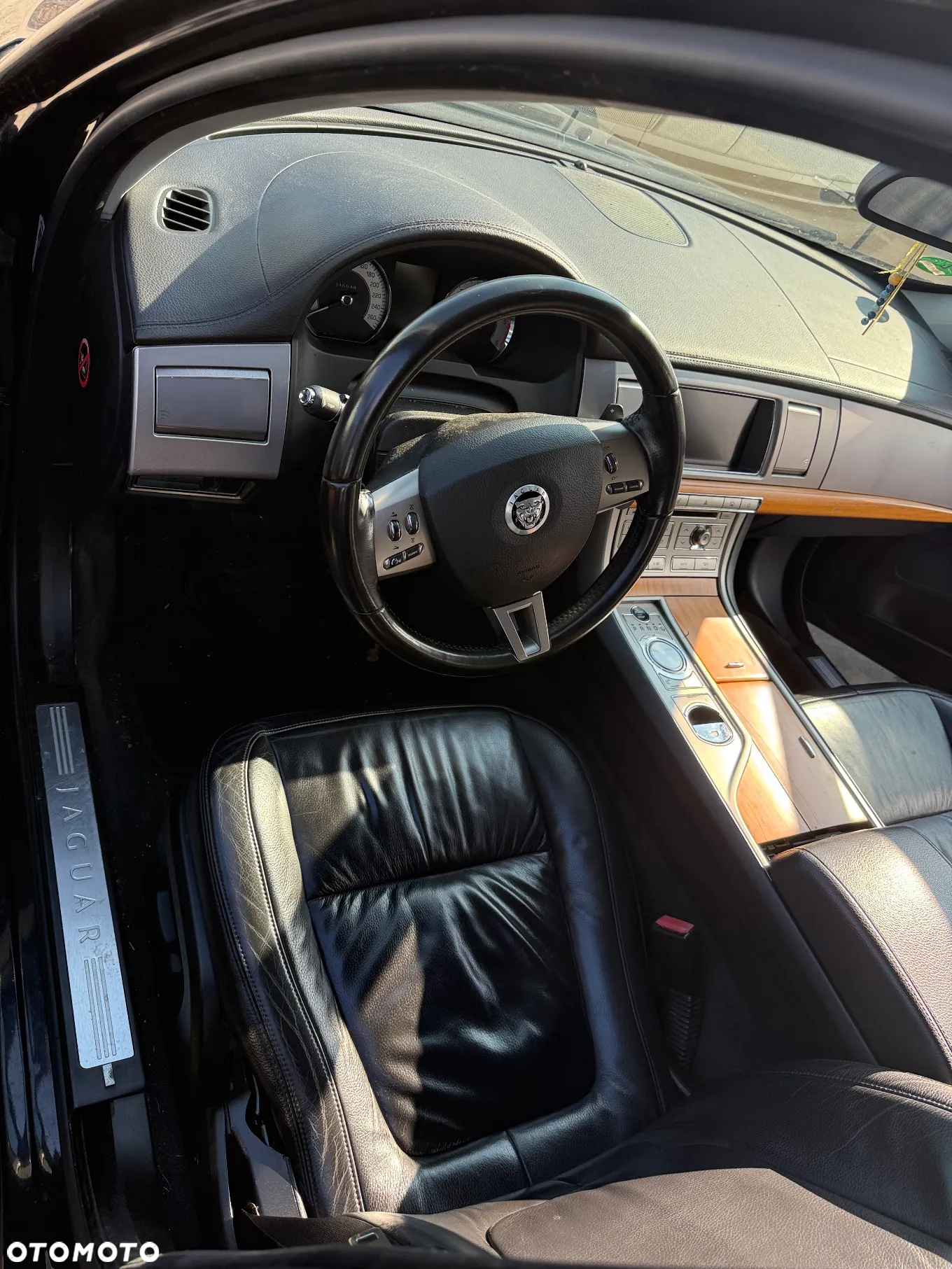 Jaguar XF 2.7 V6 D Luxury - 6