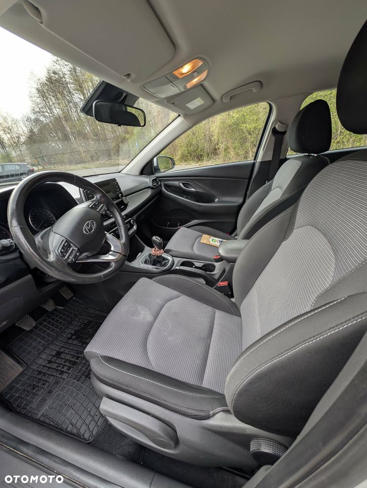 Hyundai i30 1.6 D Classic + - 9