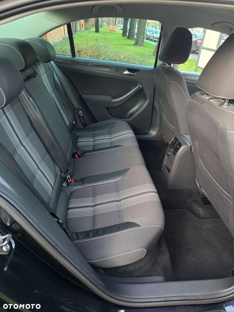 Volkswagen Jetta 1.6 TDI Match - 18