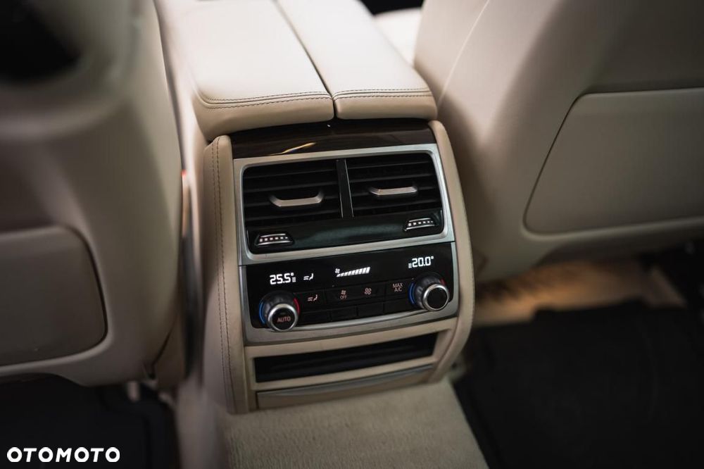 BMW Seria 7 - 35