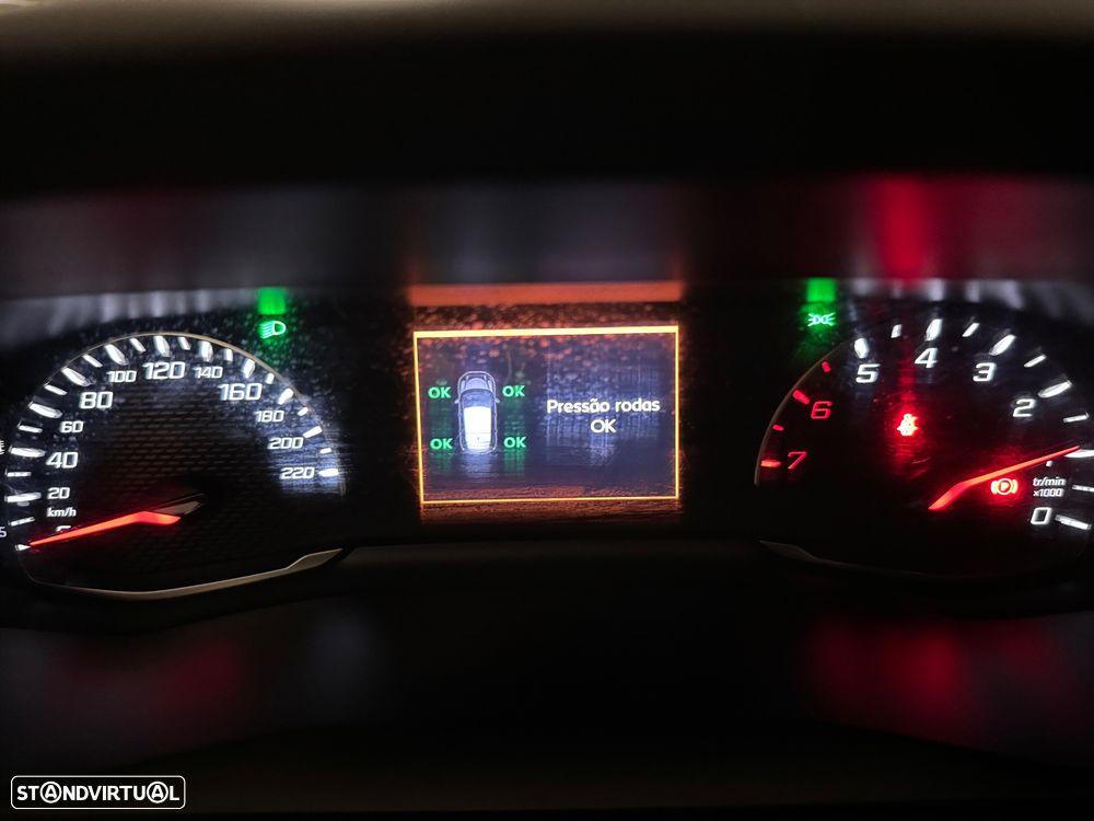 Peugeot 208 1.2 PureTech Allure EAT8 - 23