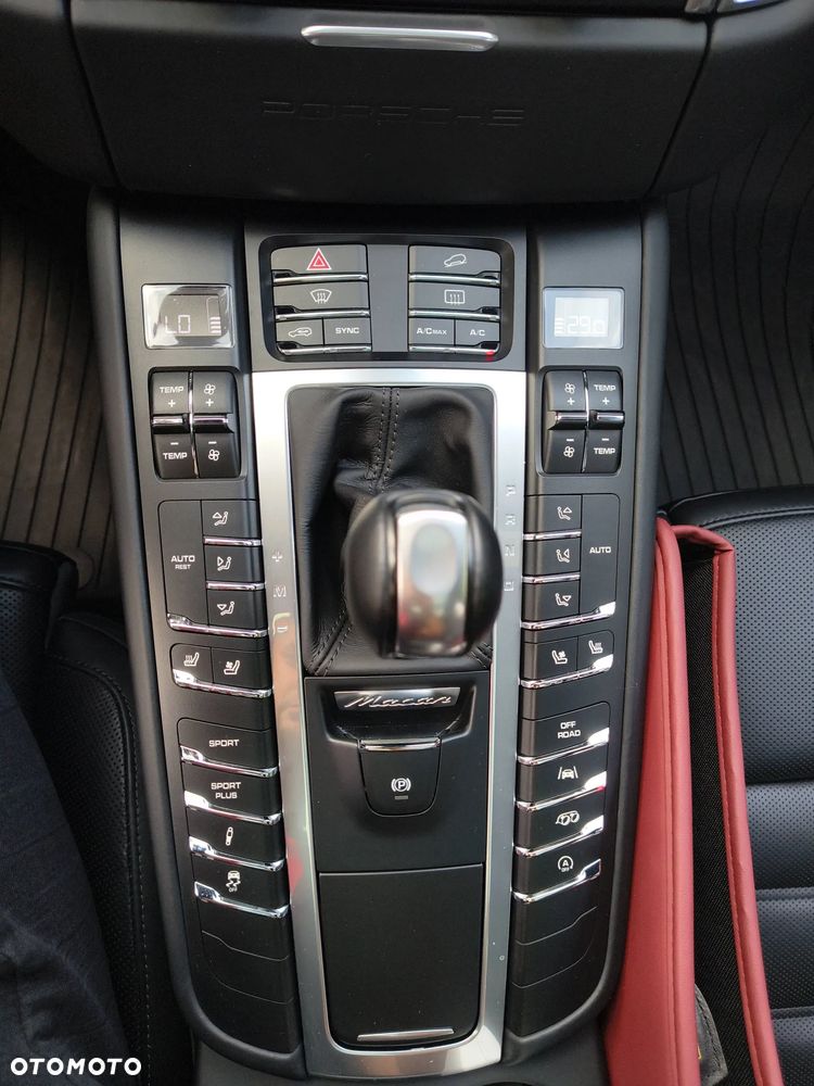 Porsche Macan Turbo - 16